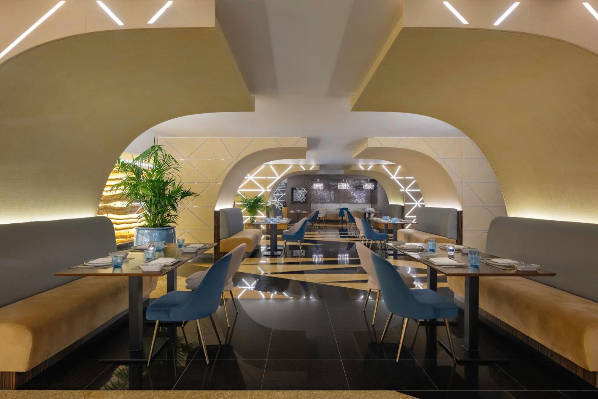 Le Meridien City Center Doha Exterior photo