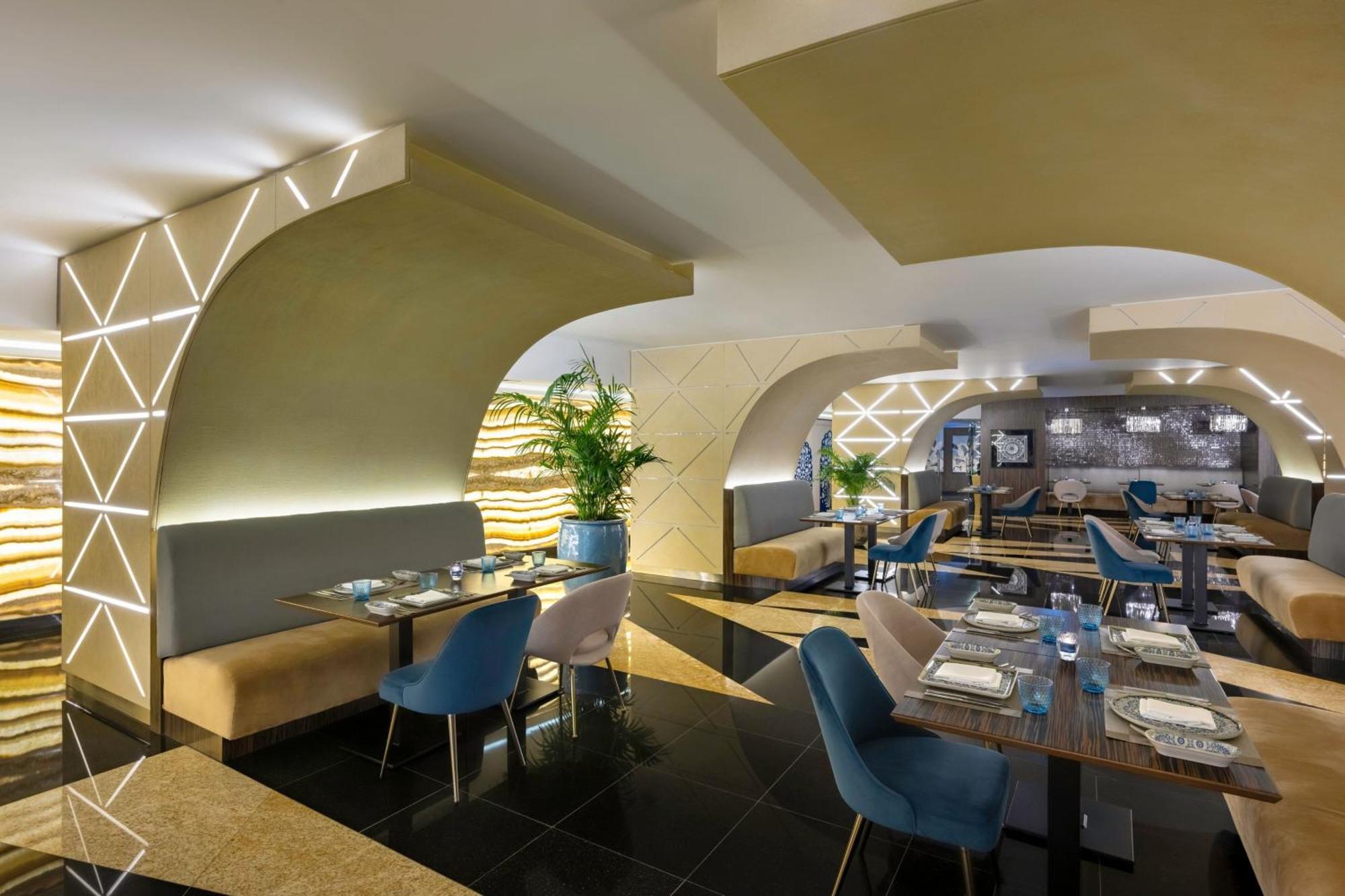 Le Meridien City Center Doha Exterior photo