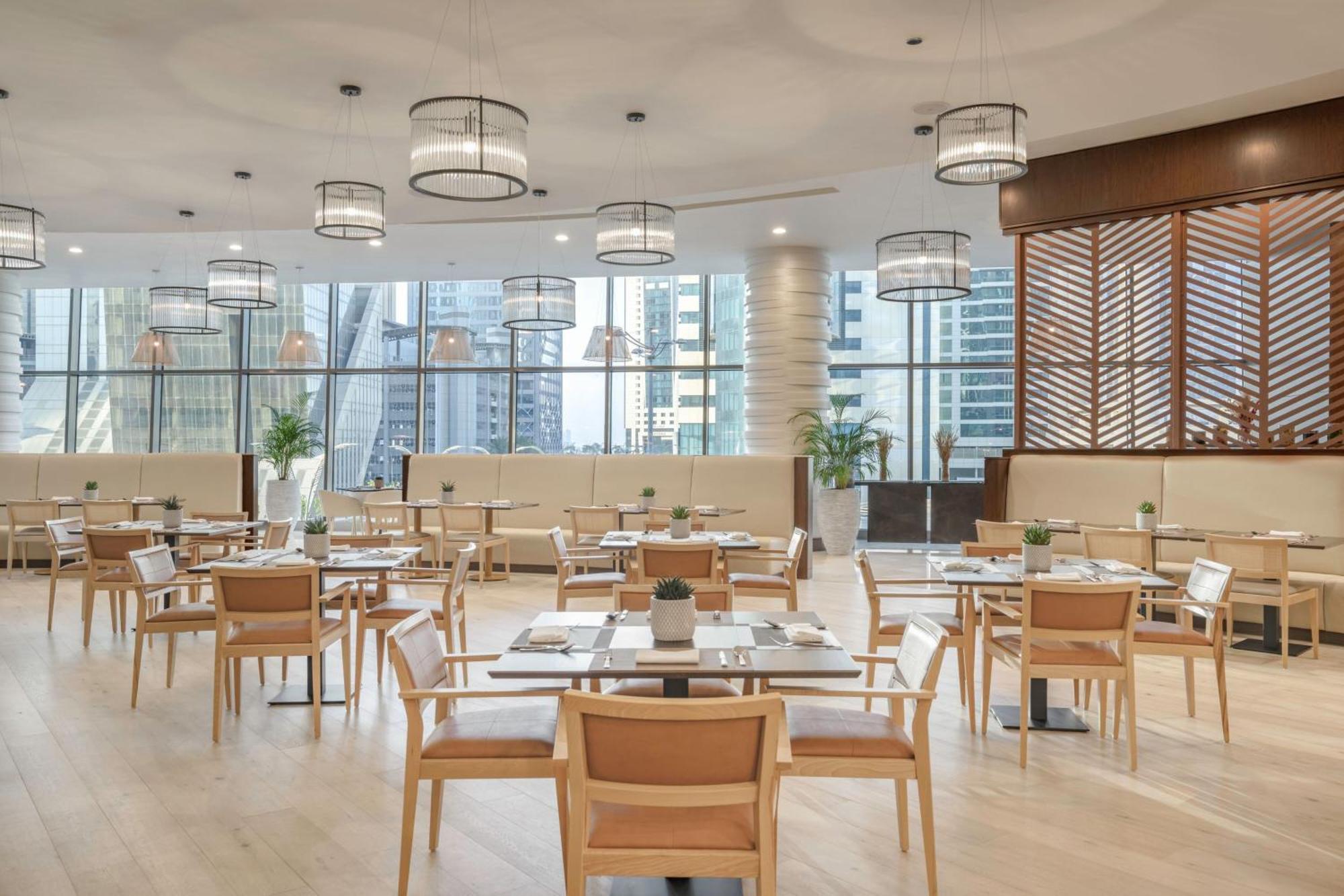 Le Meridien City Center Doha Exterior photo